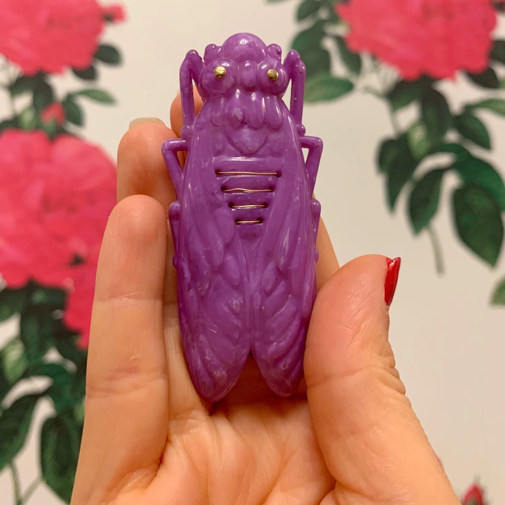 Plastic Vintage Cicada Brooch (purple)